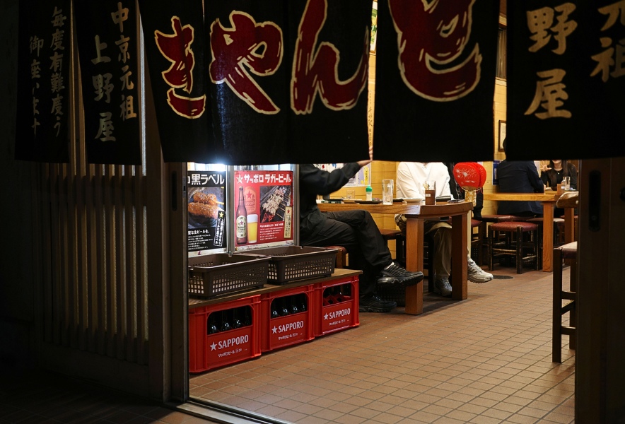 名古屋市円頓寺商店街 上野屋 店先から見える店内